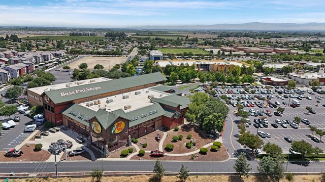 868 Cinnamon Teal Ct, Manteca, CA 95337