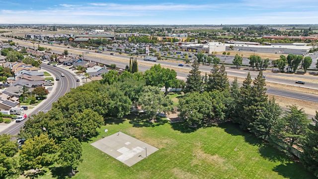 868 Cinnamon Teal Ct, Manteca, CA 95337
