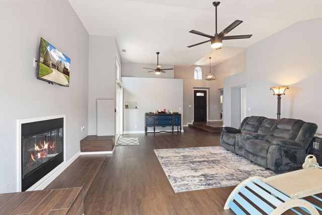 868 Cinnamon Teal Ct, Manteca, CA 95337