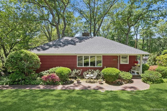 12 Regent Place, Huntington, NY 11743