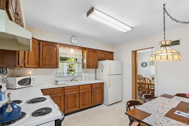 12 Regent Place, Huntington, NY 11743