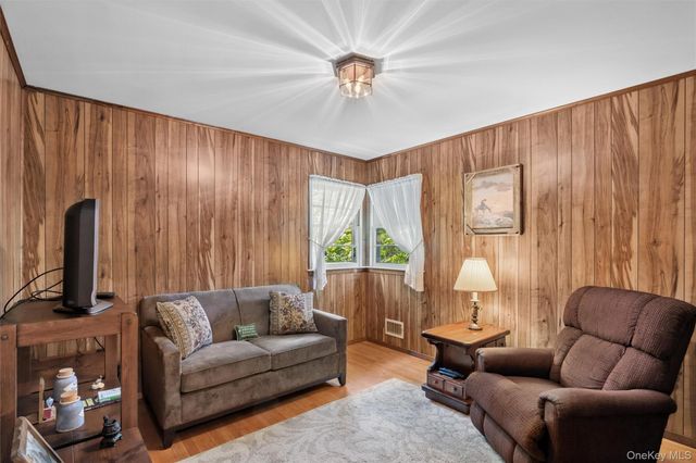 12 Regent Place, Huntington, NY 11743