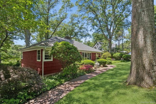 12 Regent Place, Huntington, NY 11743
