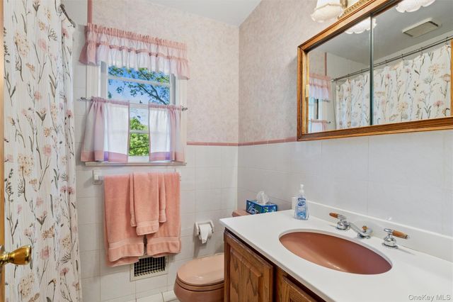 12 Regent Place, Huntington, NY 11743