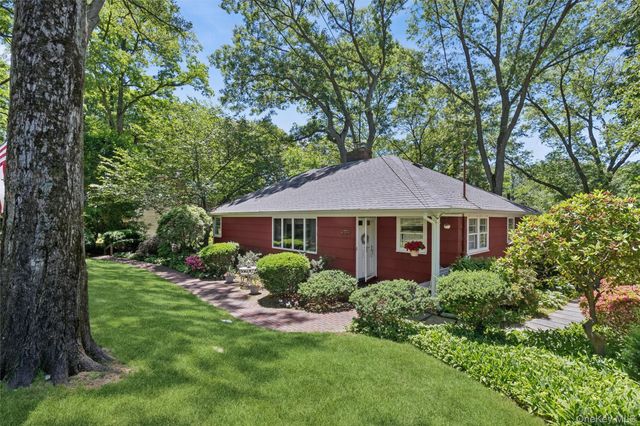 12 Regent Place, Huntington, NY 11743