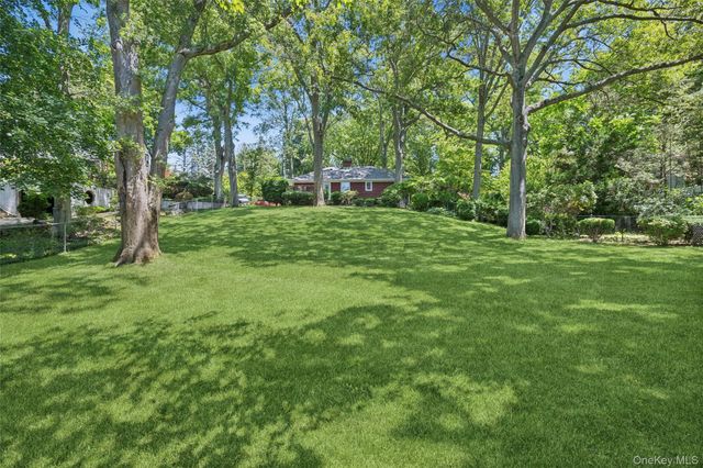 12 Regent Place, Huntington, NY 11743