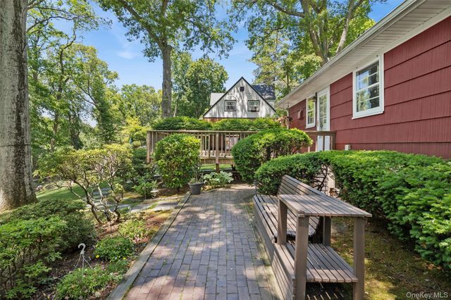 12 Regent Place, Huntington, NY 11743