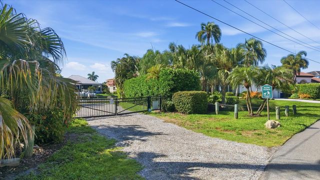 1761 SANDALWOOD DRIVE, Sarasota, FL 34231