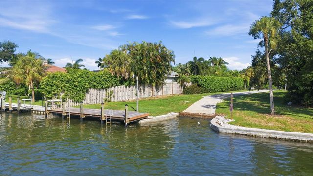 1761 SANDALWOOD DRIVE, Sarasota, FL 34231