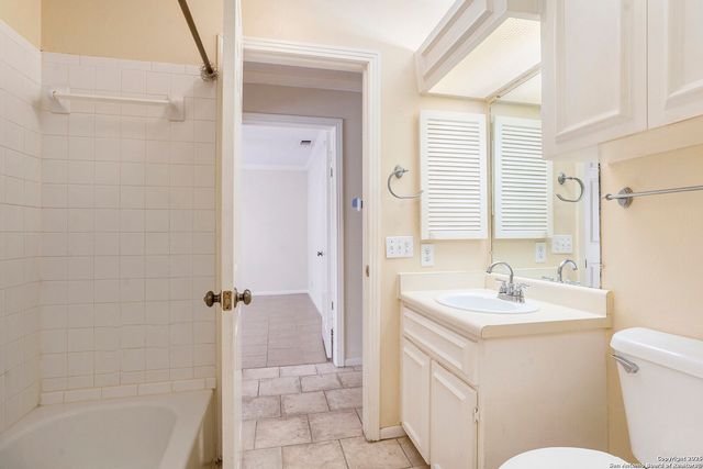165 W Rampart Dr Apt 507, San Antonio, TX 78216
