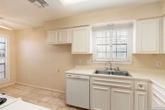 165 W Rampart Dr Apt 507, San Antonio, TX 78216
