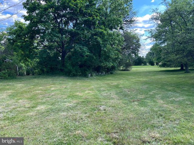 3495 FINLAND RD, Pennsburg, PA 18073