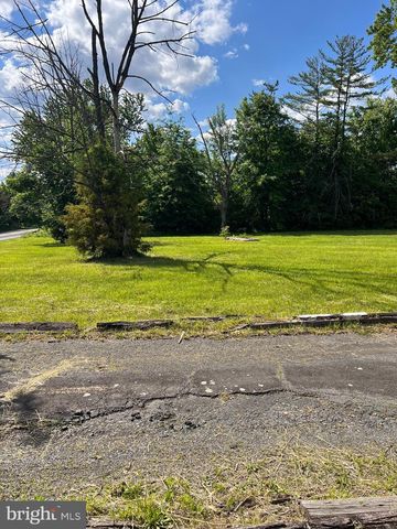 3495 FINLAND RD, Pennsburg, PA 18073