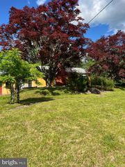 3495 FINLAND RD, Pennsburg, PA 18073