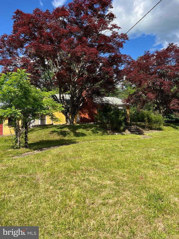 3495 FINLAND RD, Pennsburg, PA 18073