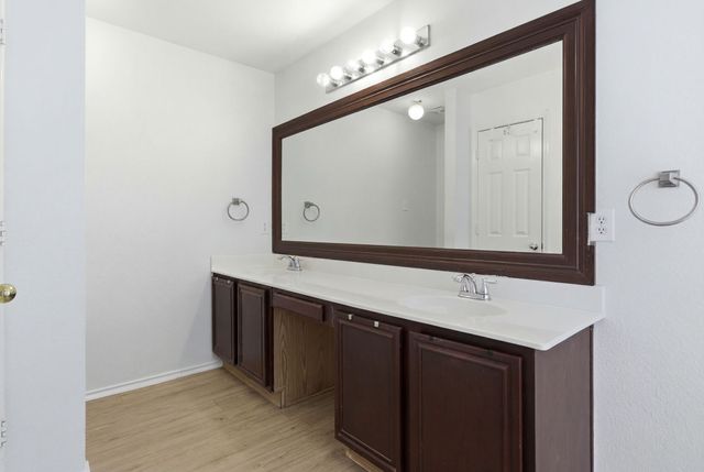 731 Hill Meadow Drive, Midlothian, TX 76065