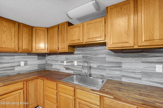 3070 Ashes Creek Ln, Bloomfield, KY 40008