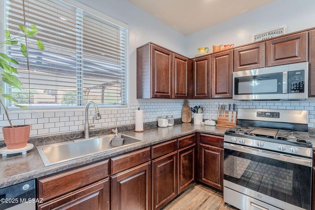 1090 E Lyle Canyon Drive, Sahuarita, AZ 85629