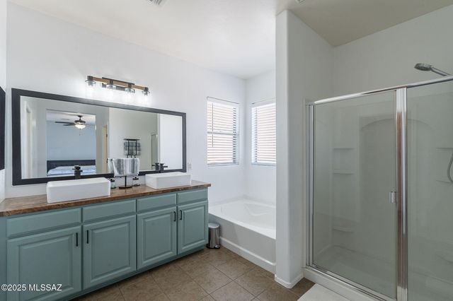 1090 E Lyle Canyon Drive, Sahuarita, AZ 85629