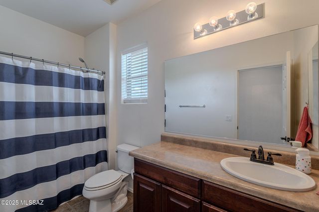 1090 E Lyle Canyon Drive, Sahuarita, AZ 85629