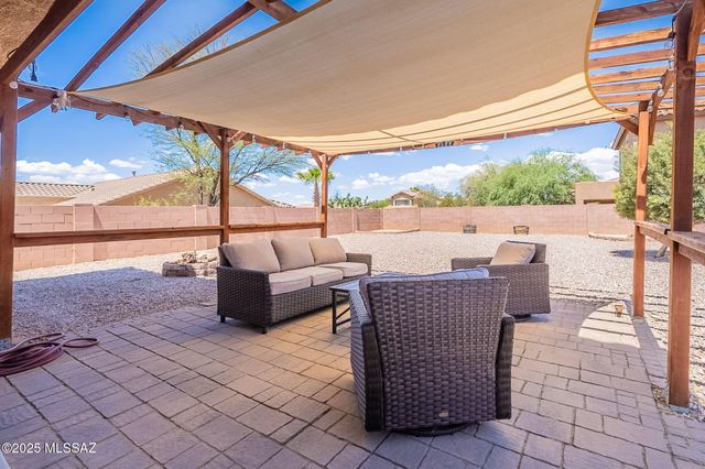 1090 E Lyle Canyon Drive, Sahuarita, AZ 85629
