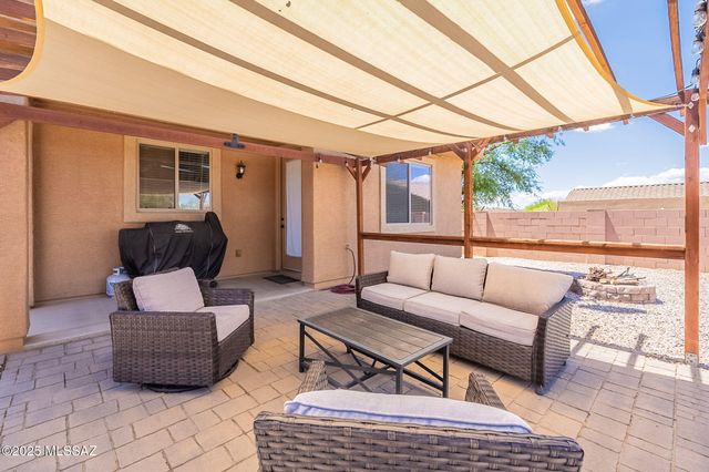 1090 E Lyle Canyon Drive, Sahuarita, AZ 85629