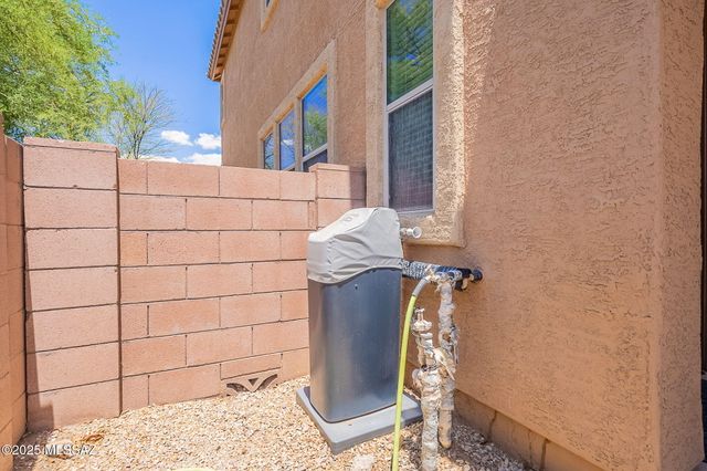 1090 E Lyle Canyon Drive, Sahuarita, AZ 85629