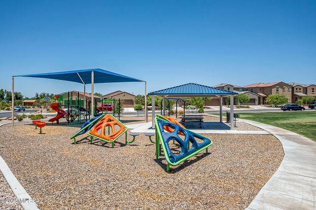 1090 E Lyle Canyon Drive, Sahuarita, AZ 85629