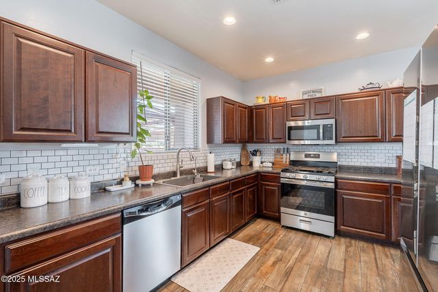 1090 E Lyle Canyon Drive, Sahuarita, AZ 85629