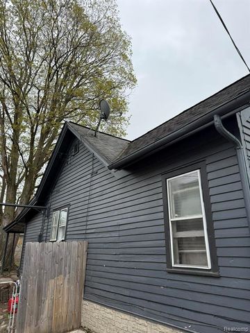 1138 W Oregon Street, Lapeer, MI 48446