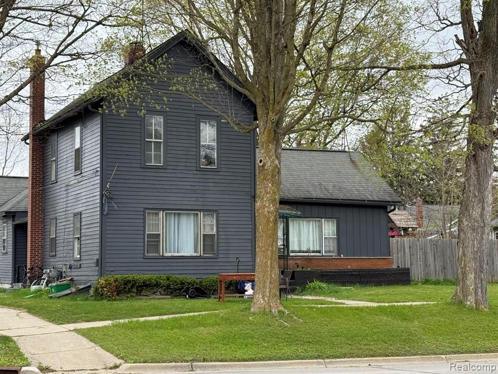 1138 W Oregon Street, Lapeer, MI 48446