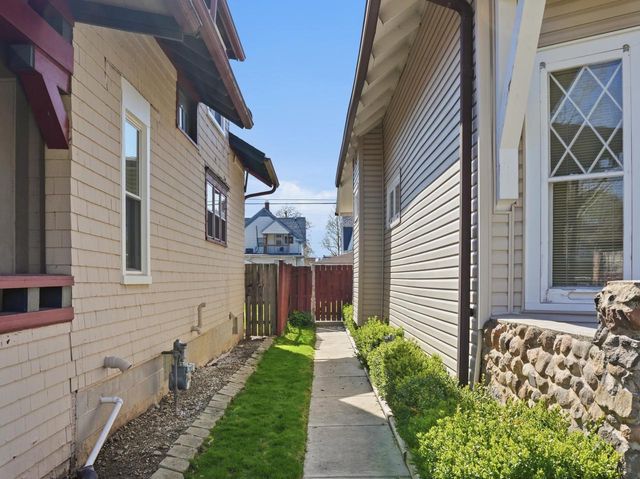 1504 Deane BOULEVARD, Racine, WI 53405