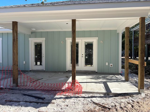 163 NW 4th Street, Oak Island, NC 28465