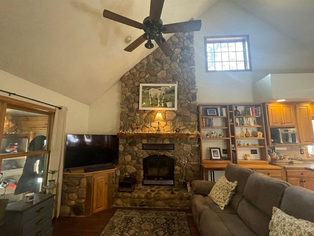 1094 10th Avenue, Hancock, WI 54943