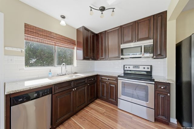 1568 Blueridge Dr, Canyon Lake, TX 78133