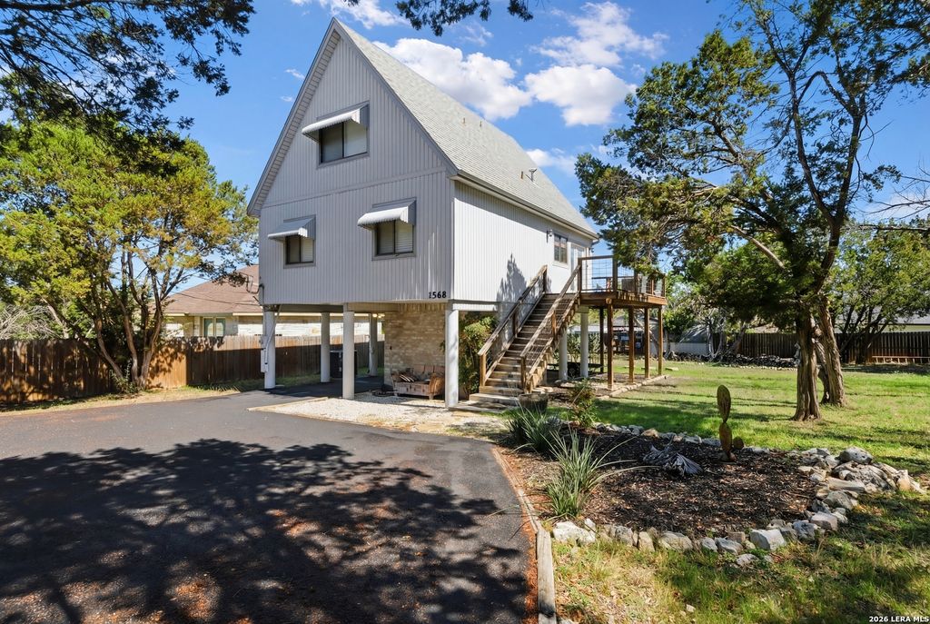 1568 Blueridge Dr, Canyon Lake, TX 78133