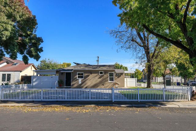 1705 Miller Ave, Modesto, CA 95354