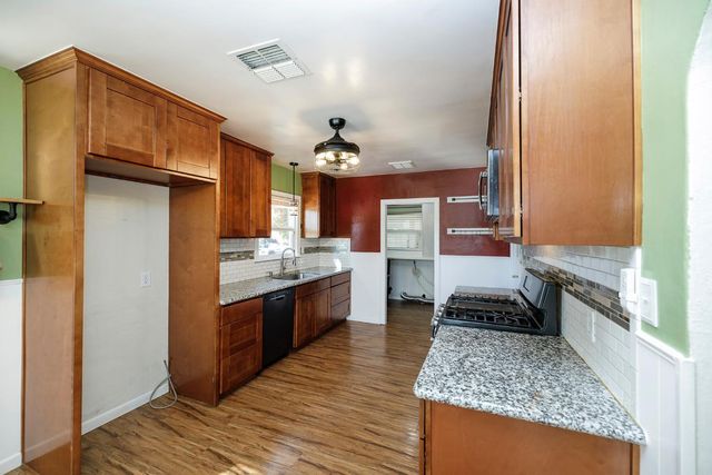 1705 Miller Ave, Modesto, CA 95354