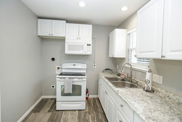 1705 Miller Ave, Modesto, CA 95354