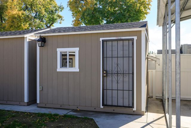 1705 Miller Ave, Modesto, CA 95354