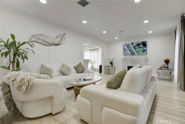15556 Valerio, Van Nuys, CA 91406