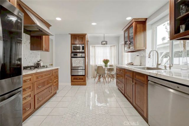 15556 Valerio, Van Nuys, CA 91406