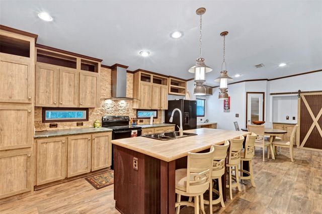 271 Shoreline Drive, Huntsville, TX 77320