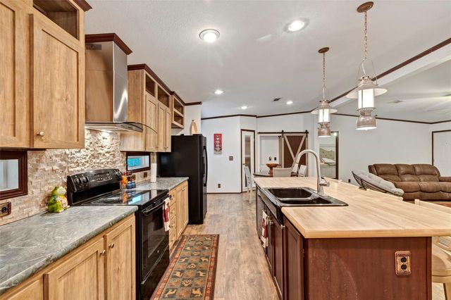 271 Shoreline Drive, Huntsville, TX 77320