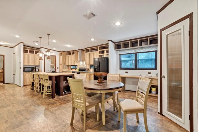 271 Shoreline Drive, Huntsville, TX 77320