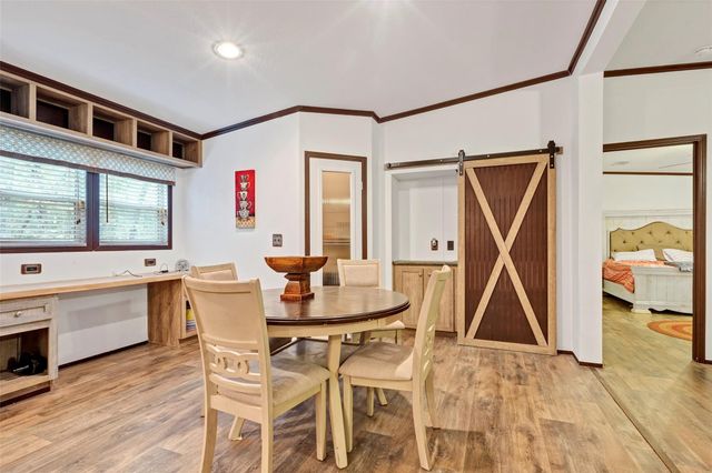 271 Shoreline Drive, Huntsville, TX 77320