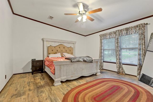 271 Shoreline Drive, Huntsville, TX 77320