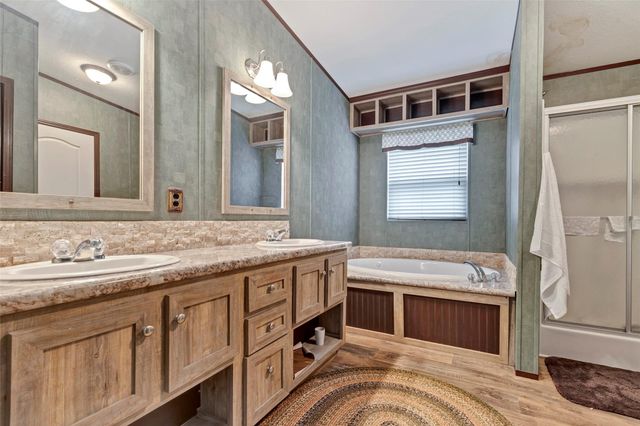 271 Shoreline Drive, Huntsville, TX 77320