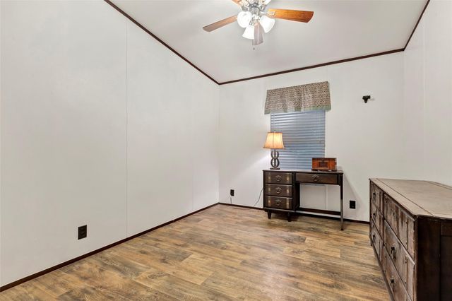 271 Shoreline Drive, Huntsville, TX 77320