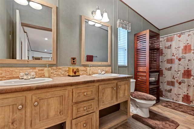 271 Shoreline Drive, Huntsville, TX 77320